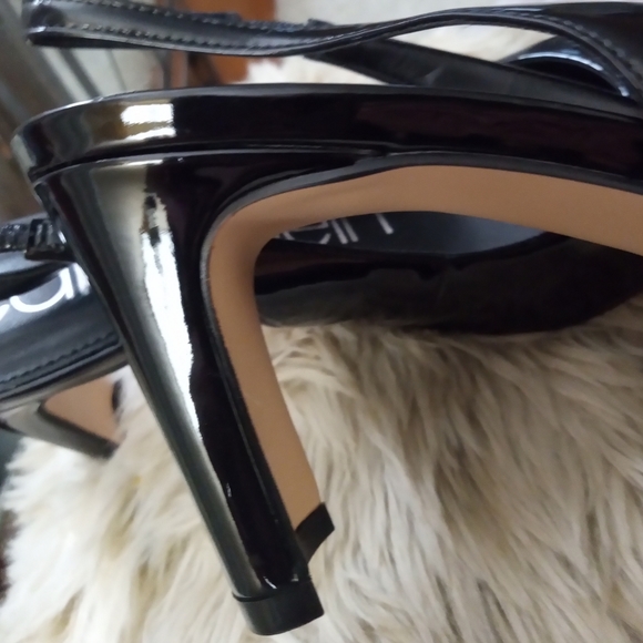 🆕⭐ Calvin Klein black patent leather slingback heels - Picture 8 of 12